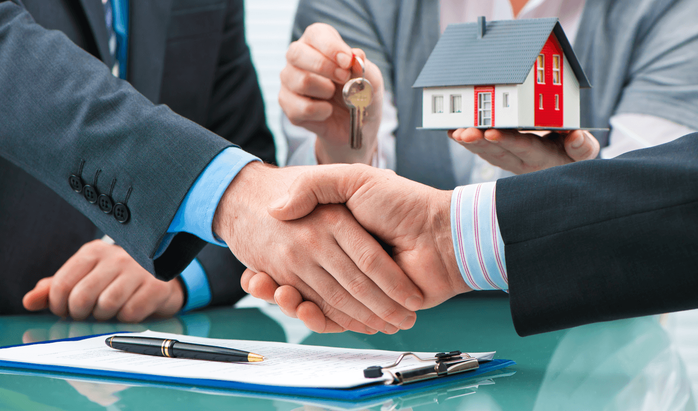 4 Things You Need to Know When Buying and Selling a Home at the Same Time Handshake Image